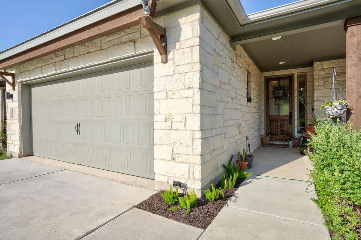 2240 Ringstaff RD, Leander, TX 78641