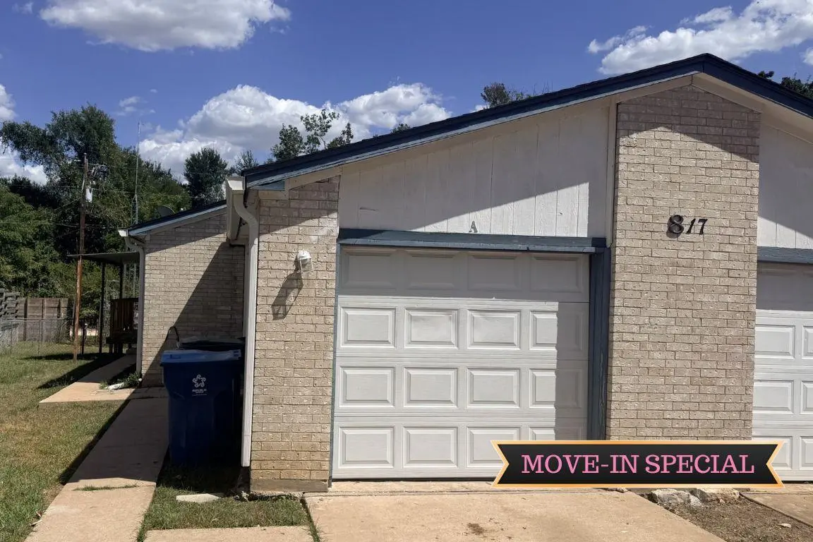 817 Lloyd LN #A, Elgin, TX 78621