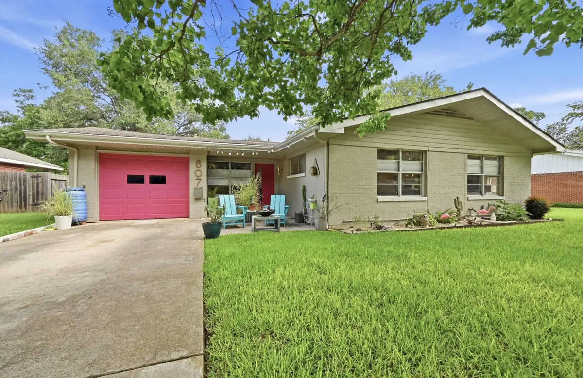 807 Campbell ST, Lockhart, TX 78644