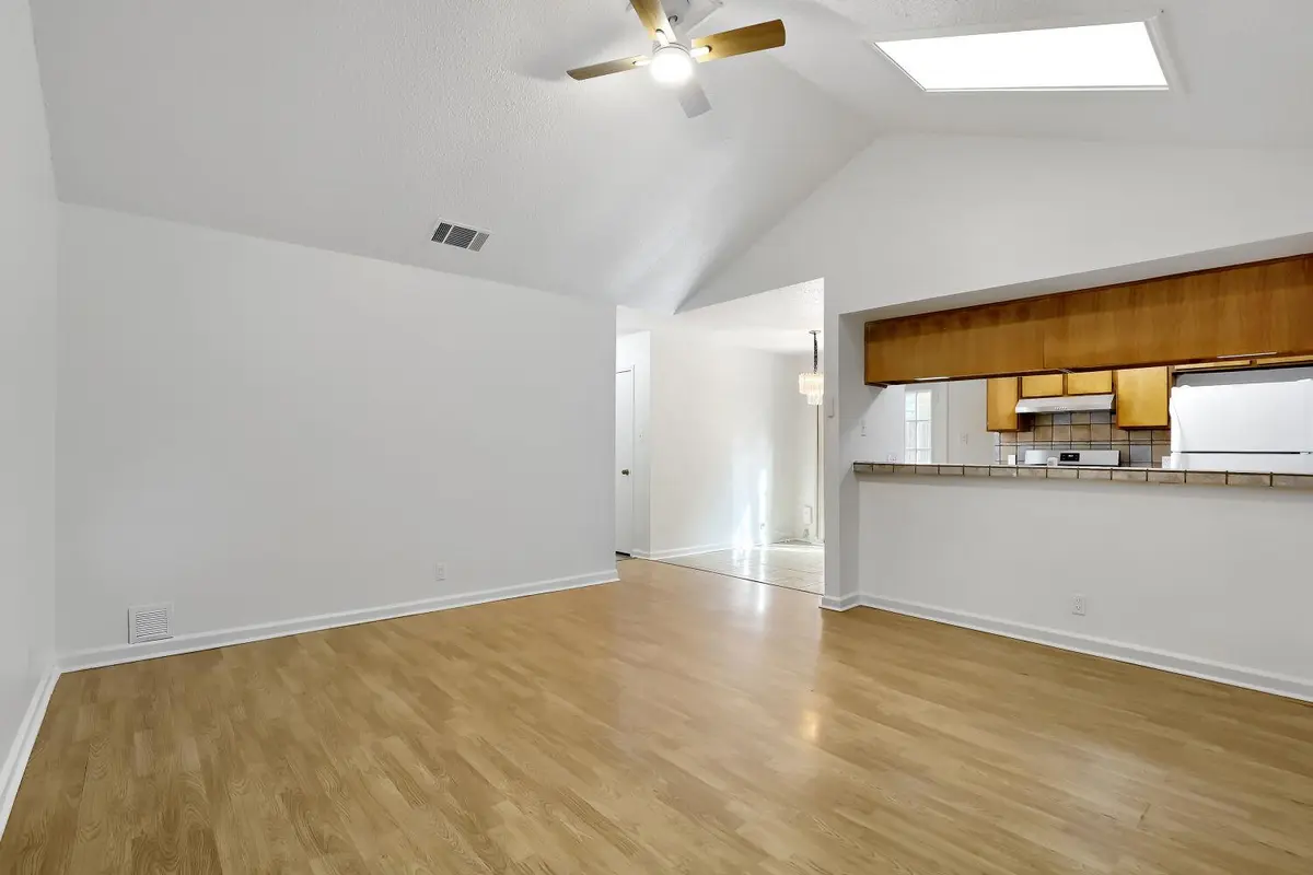 10710 Topperwein DR #B, Austin, TX 78758