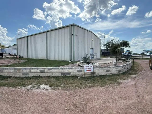 7748 E Us Highway 290 #1, Johnson City, TX 78636