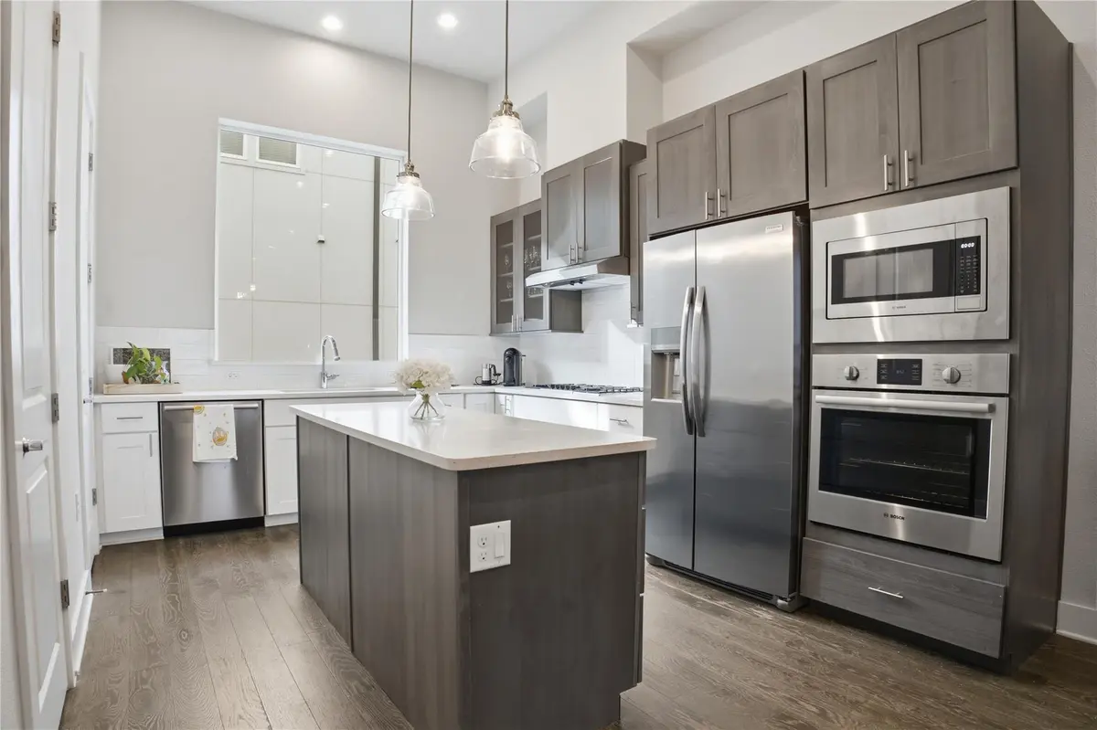 1411 Town Creek DR #6, Austin, TX 78741