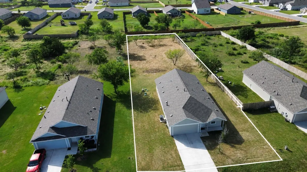 11212 Superior Bay LN, Mustang Ridge, TX 78610