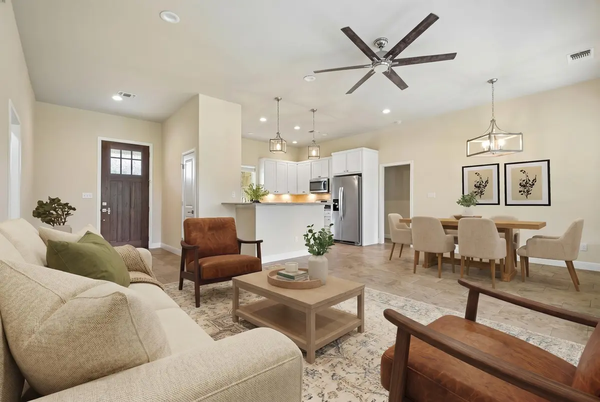 6 Round Bluff CIR, Wimberley, TX 78676