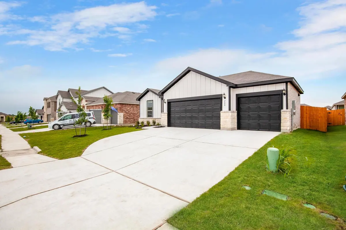 200 Janice RD, Taylor, TX 76574