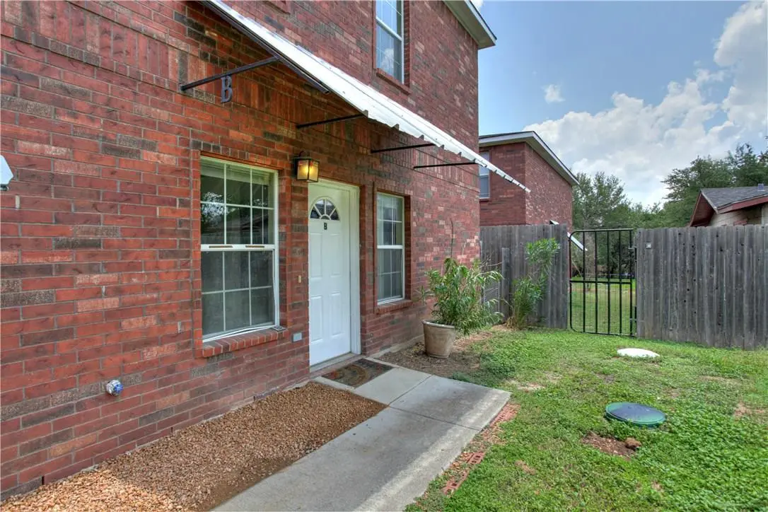1105 N Cuernavaca DR #B, Austin, TX 78733