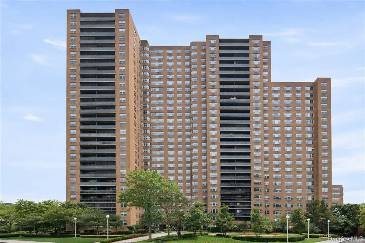 70-25 Yellowstone BLVD #3U, Forest Hills, NY 11375