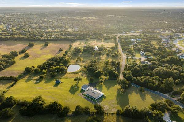 402 Rolling Hills RD, Liberty Hill, TX 78642