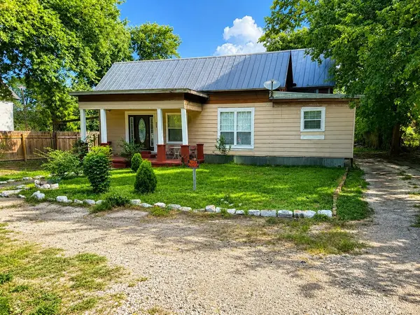 328 W Pietzsch ST, Bartlett, TX 76511