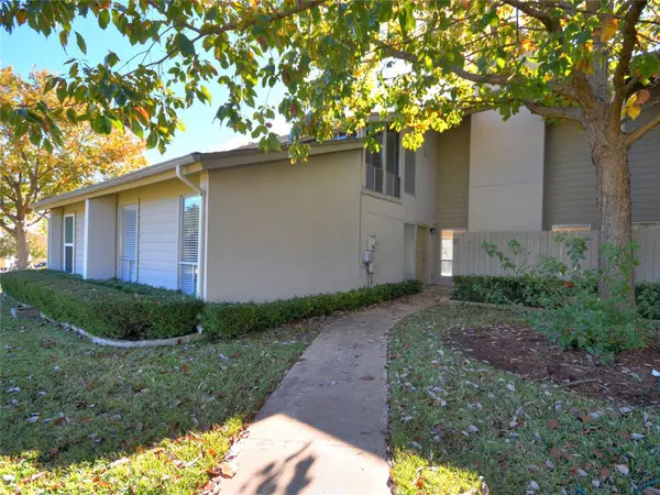 100 Lido CIR #G2, Lakeway, TX 78734