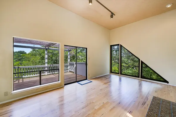8804 Mountain Path CIR, Austin, TX 78759