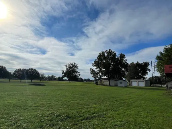 741 Muzny LN, La Grange, TX 78945