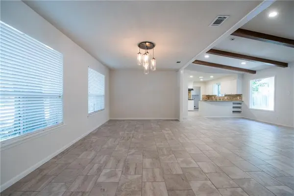 2902 Silverleaf DR, Austin, TX 78757