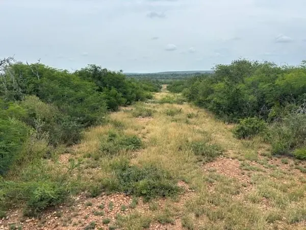 5394 FM 2200 RD W, Devine, TX 78016