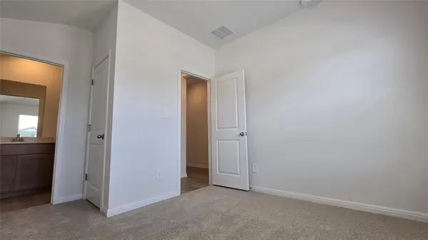 122 Holmby DR, Hutto, TX 78634