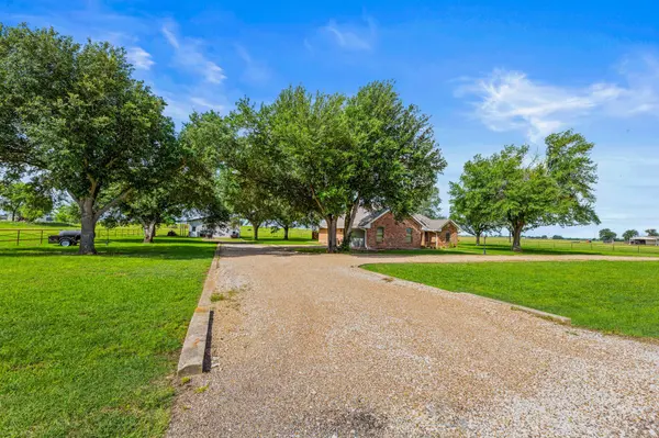11077 County Road 440, Thorndale, TX 76577