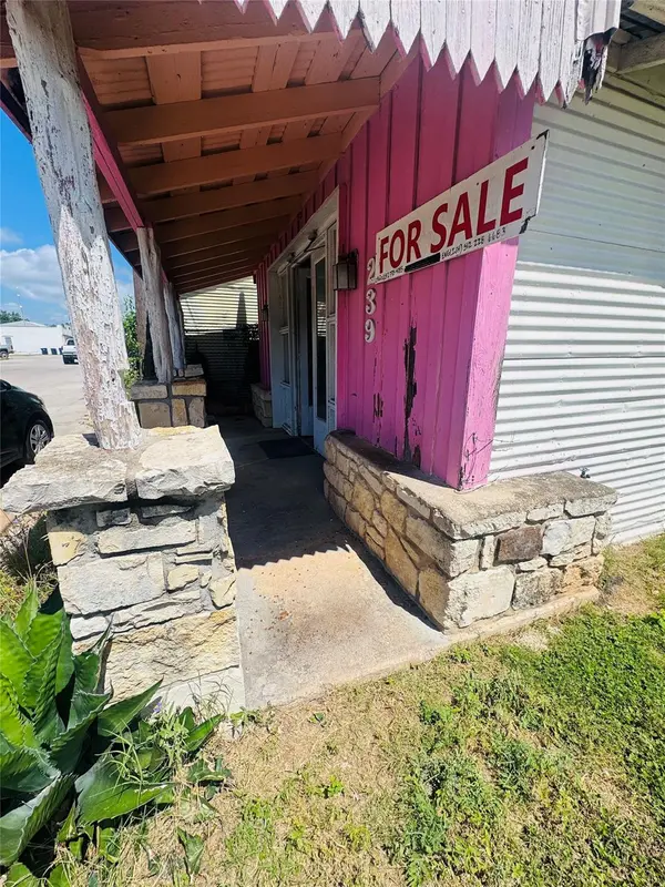 239 E Vaughn ST, Bertram, TX 78605