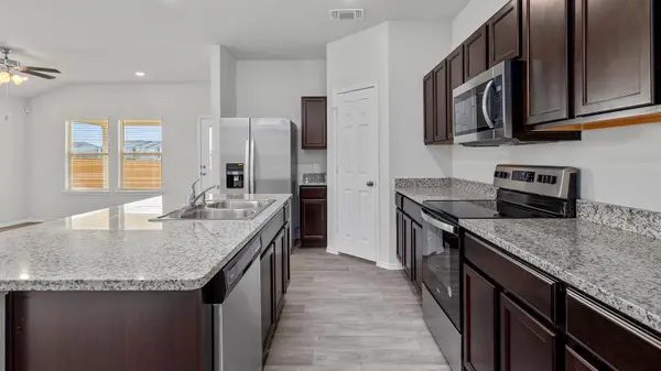 163 McNamara CT, Jarrell, TX 76537