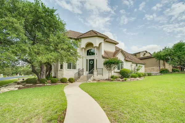 18 Glenway DR, The Hills, TX 78738