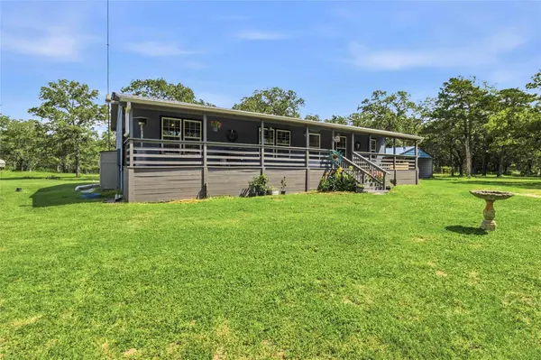 7921 Vista Ranch RD, Smithville, TX 78957