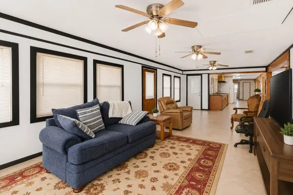 1009 Private Road 1024, Hallettsville, TX 77964