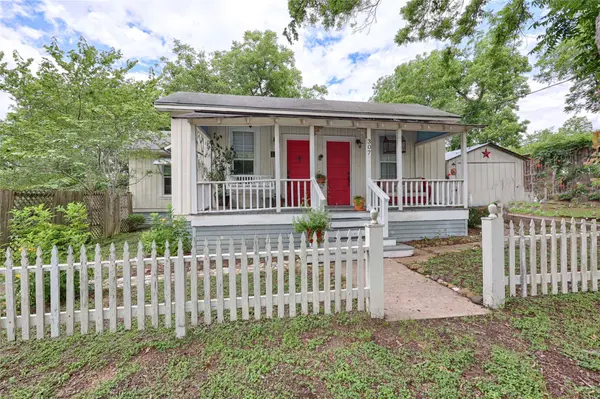 307 W Market ST, Fayetteville, TX 78940