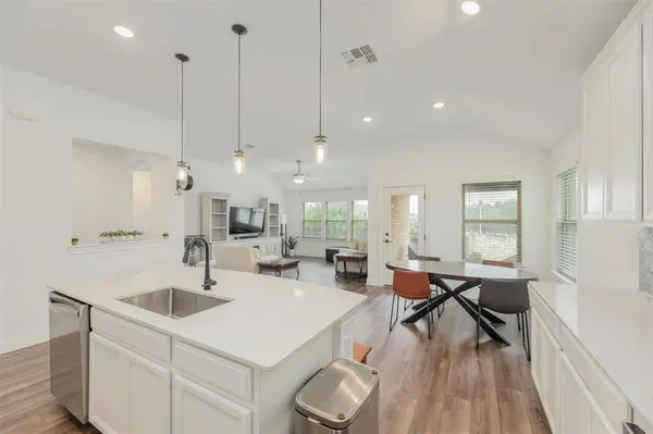 1808 Donetto DR, Leander, TX 78641