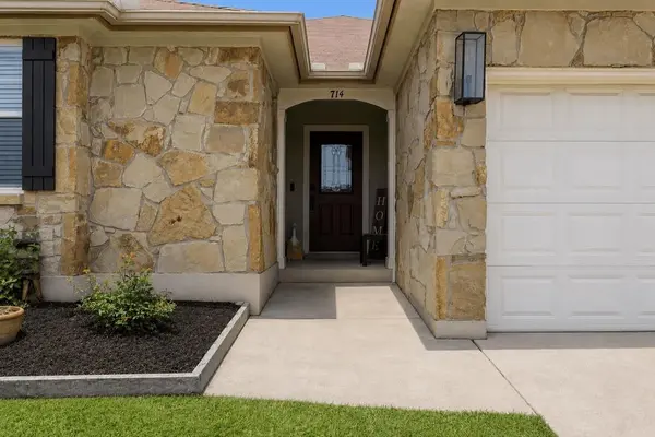 714 Newport DR, Spicewood, TX 78669