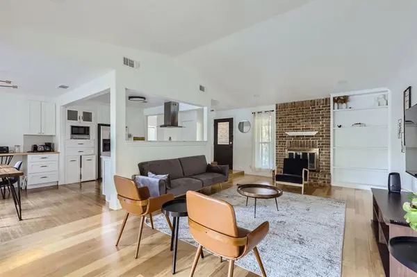 9513 Braeburn GLN, Austin, TX 78729