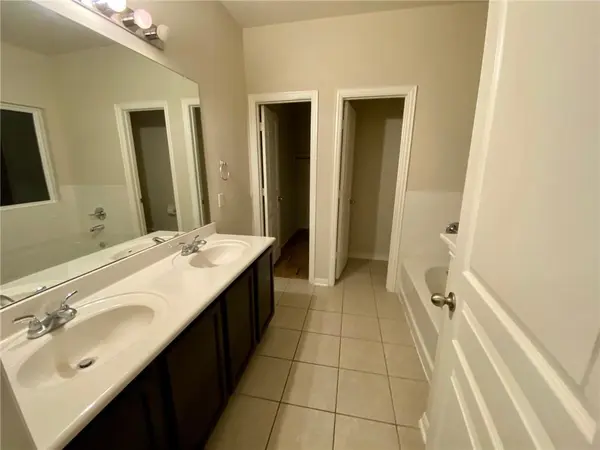 172 Hollis LN, Kyle, TX 78640