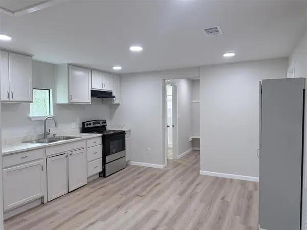 403 Taylor ST, Smithville, TX 78957