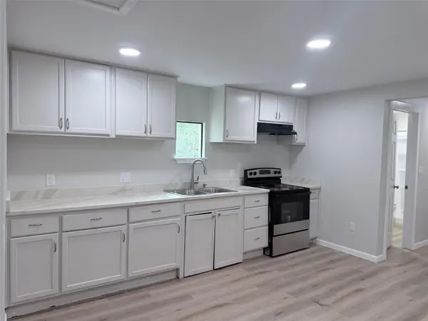 403 Taylor ST, Smithville, TX 78957