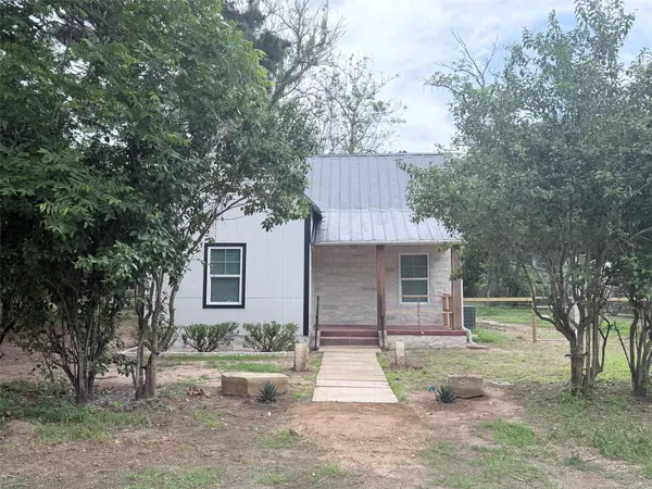 403 Taylor ST, Smithville, TX 78957