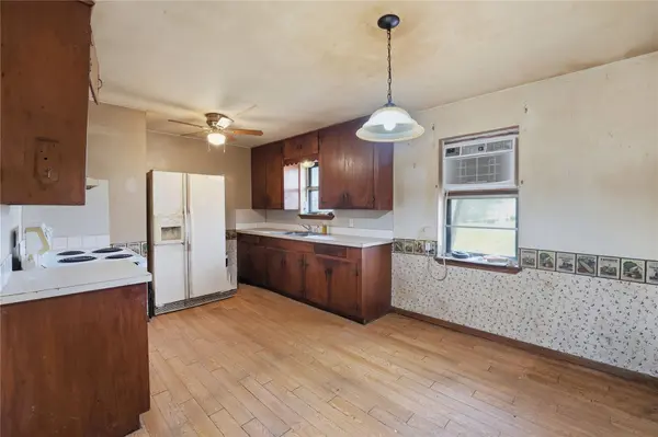 4002 W State Highway 71 HWY, La Grange, TX 78945
