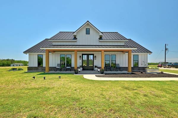 2889 Old McMahan RD, Lockhart, TX 78644
