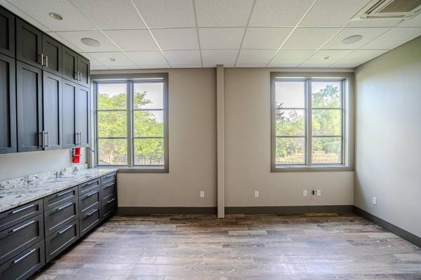 2220 LAKEWAY BLVD #120, Lakeway, TX 78734