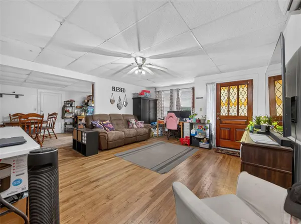 203 Hudgins ST, Smithville, TX 78957