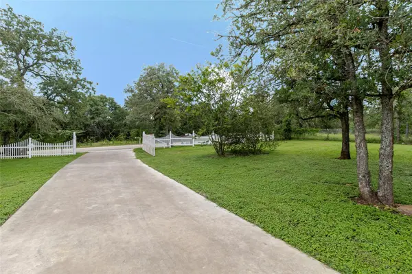 771 Hillje RD, Kingsbury, TX 78638