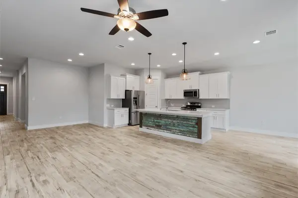 941 Del Raphael DR, Leander, TX 78641