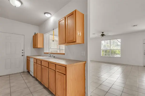 112 G SANDSTONE DR #G, Jarrell, TX 76537