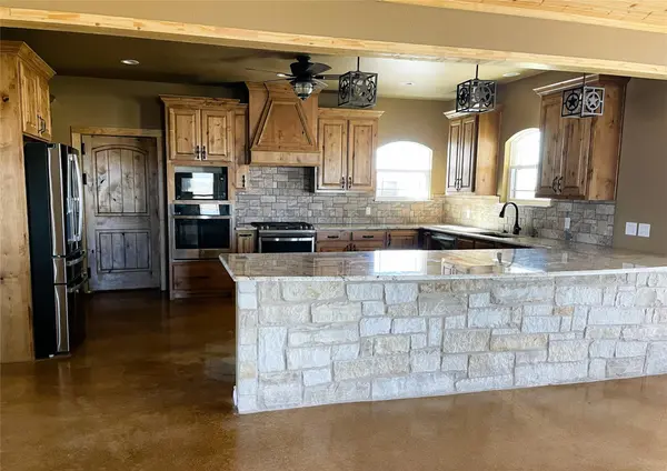700 County Road 225, Florence, TX 76527