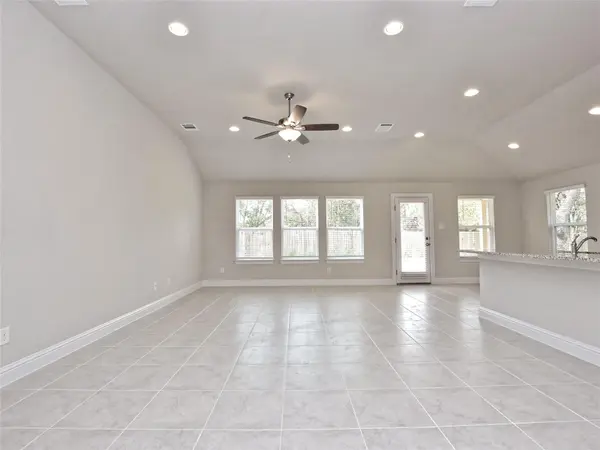 8116 Bronco LN, Lago Vista, TX 78645