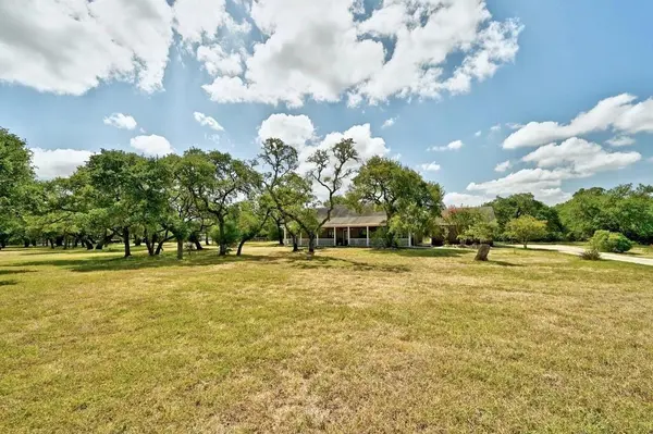 200 Oak Hollow LN, Buda, TX 78610