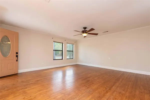 406 Lexington RD #1, Elgin, TX 78621