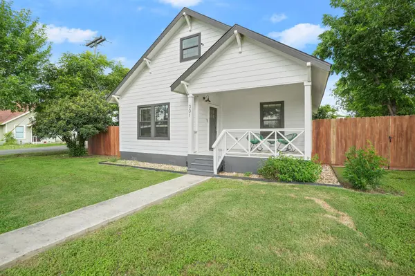 301 Old Thorndale RD, Taylor, TX 76574