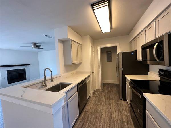 8806 Schick RD #C, Austin, TX 78729