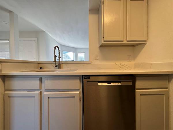 8806 Schick RD #C, Austin, TX 78729