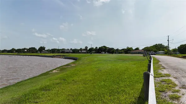 269 CR 305 Bayshore RD, Palacios, TX 77465