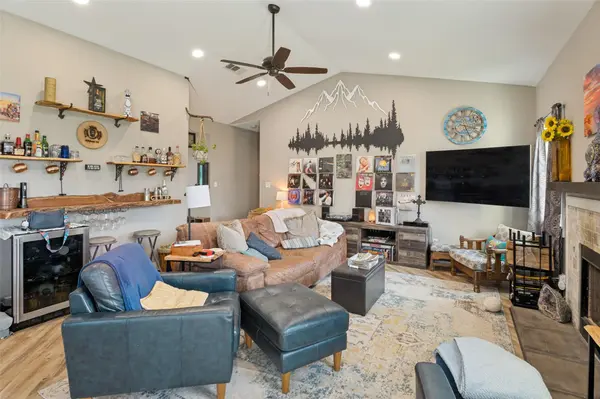 1052 Meandering WAY, China Spring, TX 76633