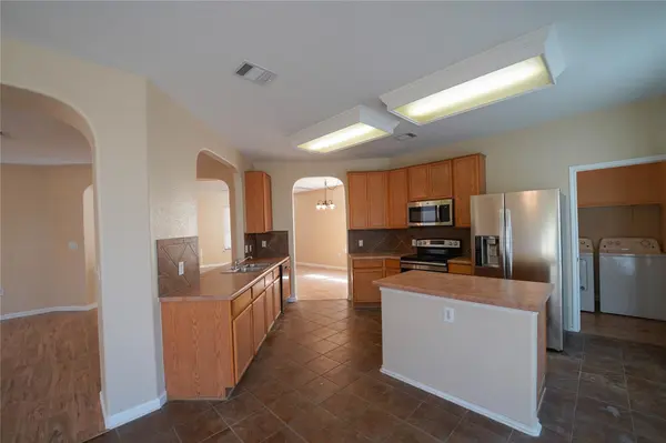 5520 Alomar CV, Del Valle, TX 78617